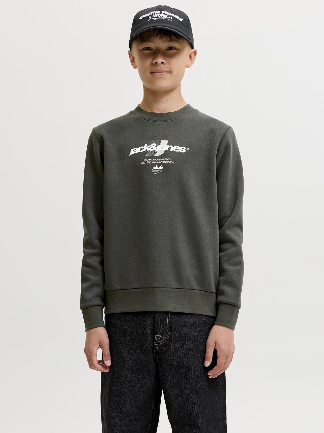 model_shot-front
